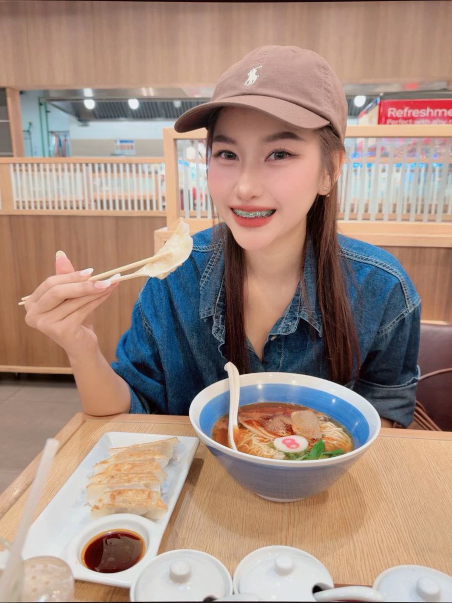 ploy_94p's tweet photo. กินคนเดียวมันเหงามีใครจะมากินเป็นเพื่อนไหมนะ🐬📷📷 #แอบแซ่บ #เปิดการมองเห็น #คนโสด #เหงา #ทักมาคุยได้ #รีทวิตให้ด้วยน้า https://t.co/2CgHtvW7A6