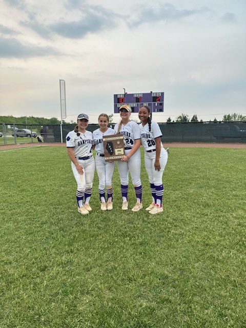 julissaakins's tweet photo. Great win today 🥎 regionals champion https://t.co/ov6ABHOIiQ