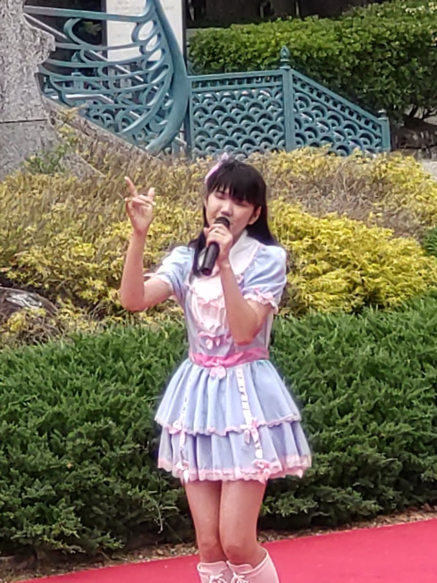 鶴舞公園ライブ
今日はアイドルソングに合わせて衣装もかわいいものに。