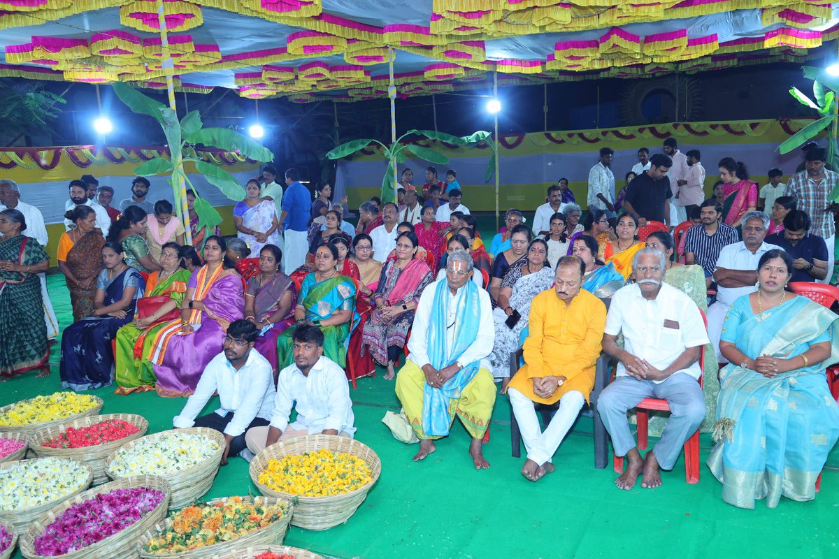 పెద్దలు గౌరవనీయులు జిల్లా అధ్యక్షులు ,హస్తకళల ఛైర్మెన్ , గుడిధర్మకర్త అన్న 
DR.Pasupuleti Hariprasad ఆధ్వర్యంలో శ్రీ శ్రీ శ్రీదేవి భూదేవి సమెత శ్రీ సంతాన సంపద వెంకటేశ్వర స్వామి వారి పుష్పయాగం లో  పాల్గొనటం జరిగింది