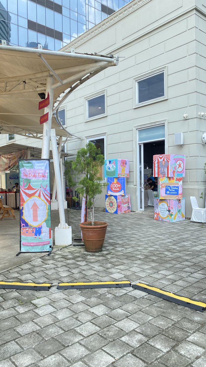 SABUN &amp; LIPBALM KU UDAH DI TINY DAILY FOLKS AT CHILLAX YEY🥳 Yuk main, DaintyDrops ada di booth 93 yaa!

Jangan lupa beli dulu tiketnya di loket.com yaa, link here: loket.com/event/tiny-dai…

Cuma hari ini dan besok ya!! Yuk maaiin🥰