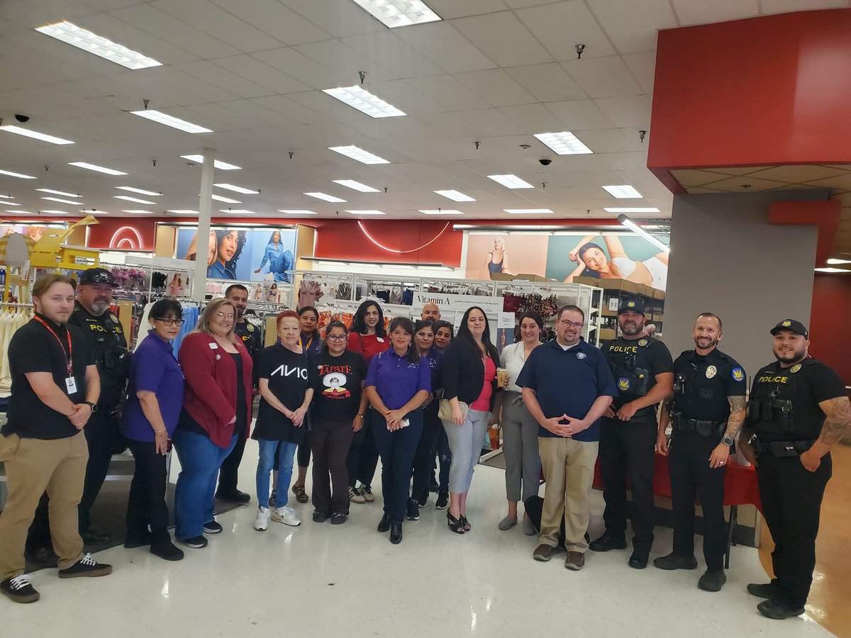 SuperMomsBW's tweet photo. 05/29/25 Coffee with a Cop at the Target Store #ThankYou #PNP #PhxPDP #Community #blockwatch https://t.co/Qhuhi6rqME