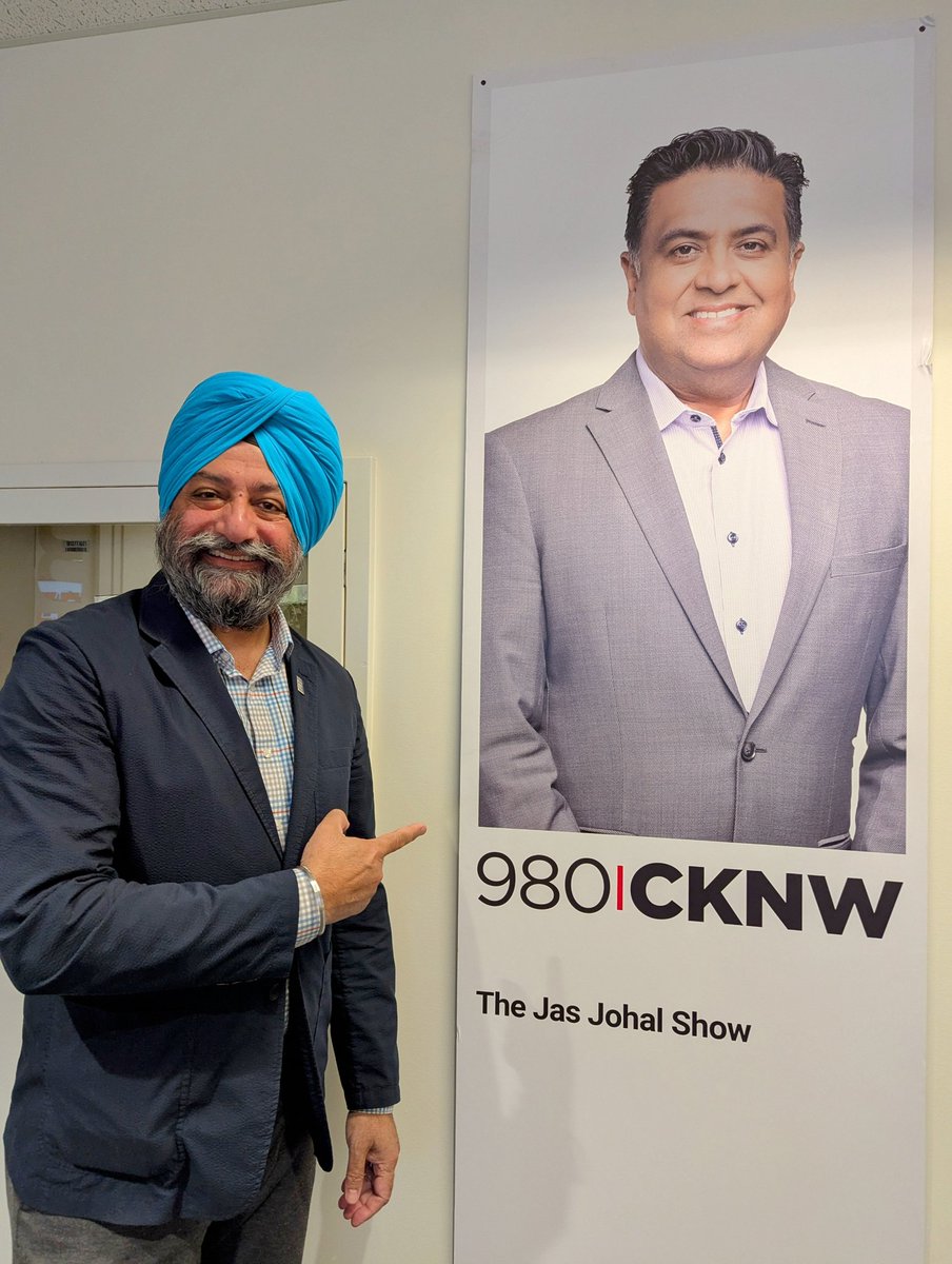 gurdipsahota's tweet photo. No appearance on The @JasJohalBC Show is complete without the proper selfie with my man Jas !!! 🙌🤳 @CKNW
#AM730 #CKNW #Uber #Taxi #Cabs #PTB #SurreyBC #FraserValley #MetroVancouver https://t.co/vy2vvNwmWp