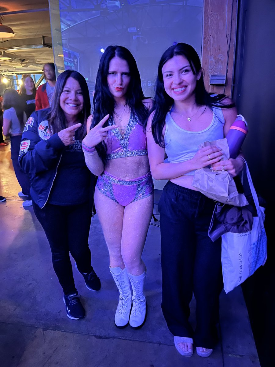 BoxingMeetsBeauty (@boxingmbeauty) on Twitter photo She fierce AF <a href="/b3cca4ever/">☆ B3CCA ☆</a> with my niece & sis <a href="/bbrawlersboxing/">🇺🇸Beautiful Brawlers 🌎</a>
This <a href="/WCProOfficial/">West Coast Pro</a> is bomb She fierce AF <a href="/b3cca4ever/">☆ B3CCA ☆</a> with my niece & sis <a href="/bbrawlersboxing/">🇺🇸Beautiful Brawlers 🌎</a>
This <a href="/WCProOfficial/">West Coast Pro</a> is bomb