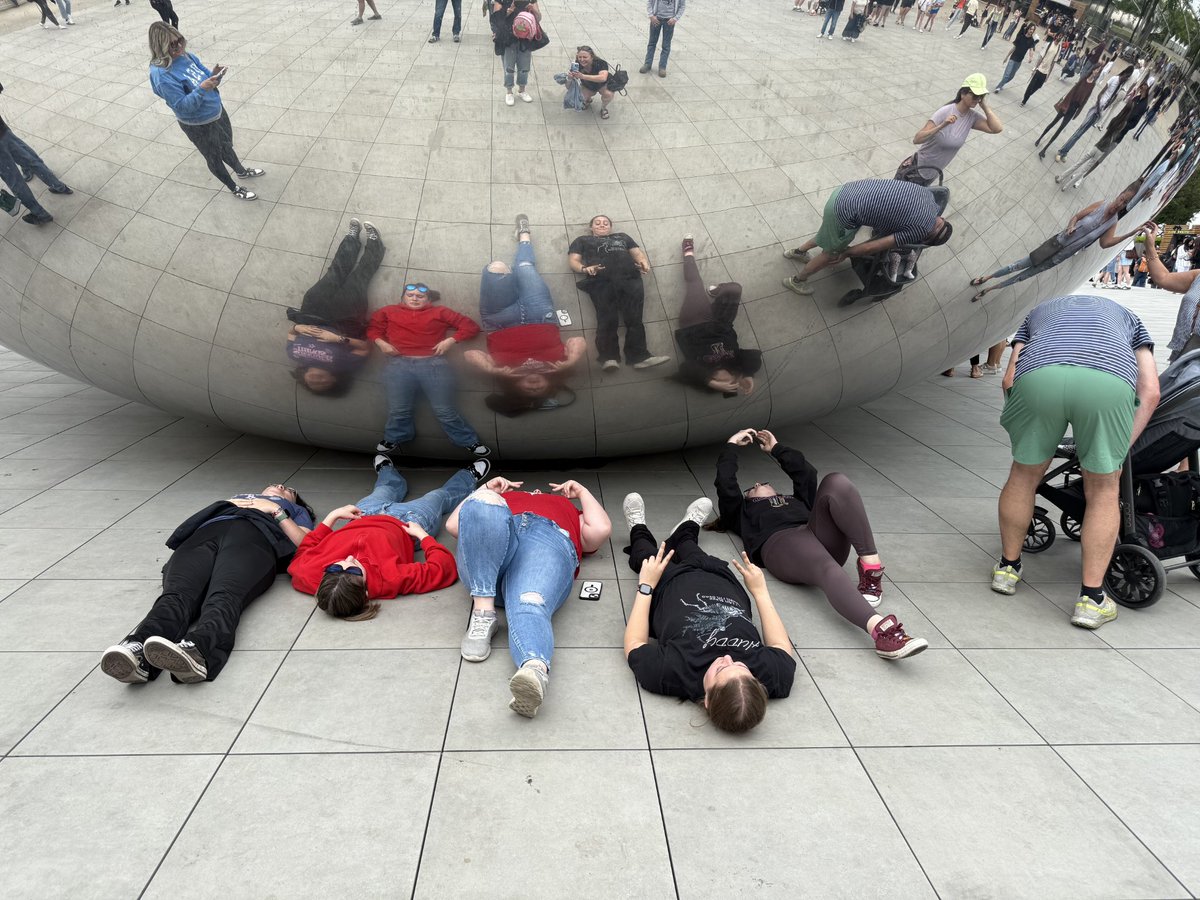 BurdetteHistory's tweet photo. Valley students toured the Windy City today choosing between a Cubs game, Chicago Crime tour or the Art Institute. Thanks to all the teachers who helped make this happen. #4teamvalley https://t.co/f9r6uOV2x9