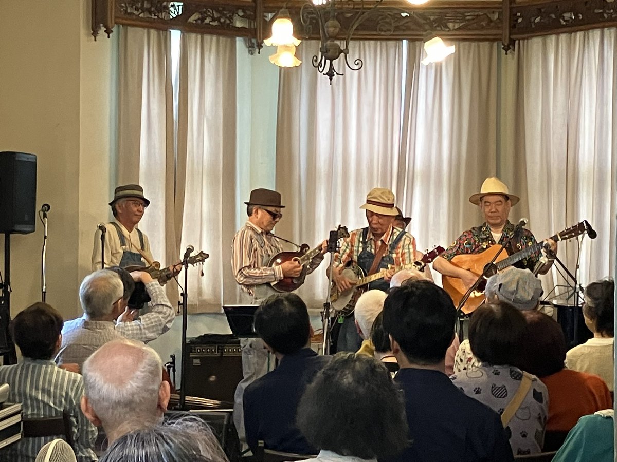 kitanomojakun's tweet photo. 初めての神戸のフェス「Sea Mountain」。
いつも会ってる方、久々に顔を合わせた方、大好きな音楽🎵🎵🎵
いろんな「好き」がいっぱい詰まったフェス。今まで知らなかったのがもったいないです。
#SeaMountain #シーマウンテン https://t.co/2lprSb2BtS