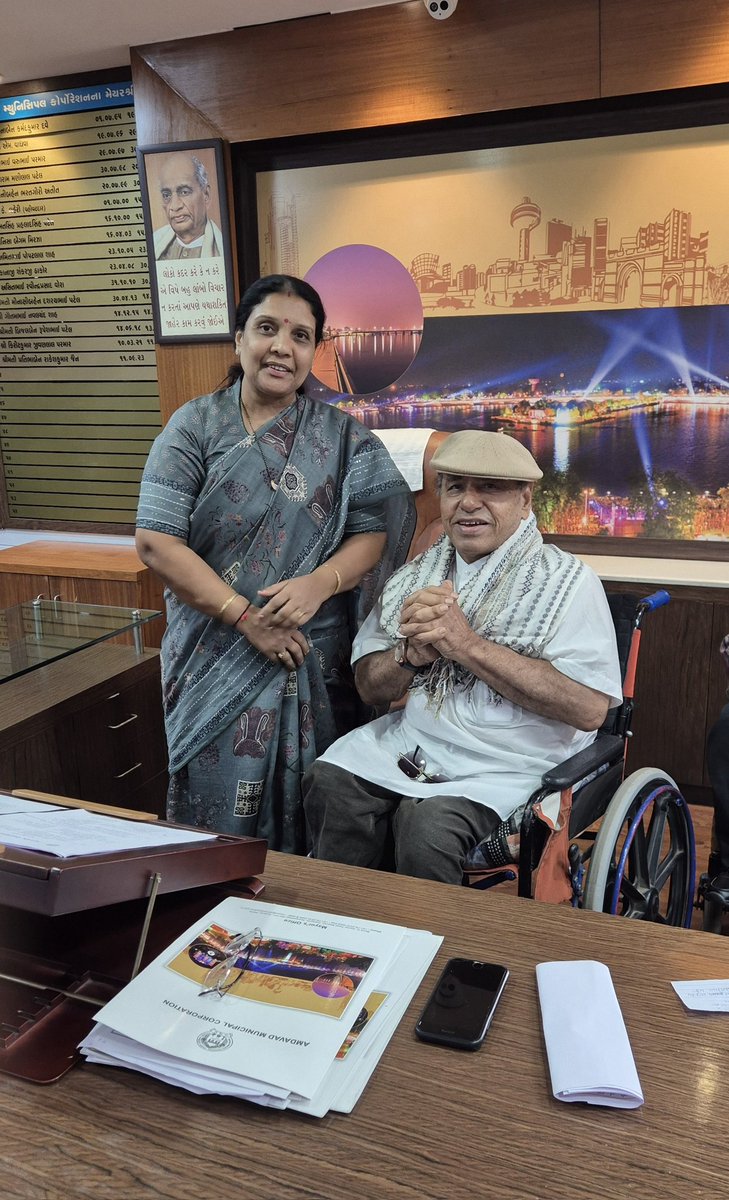 हमने <a href="/AmdavadAMC/">Amdavad Municipal Corporation</a> में दिव्यांगजनों को (Vehicle Tax) और बस पास में आ रही समस्याओं को लेकर <a href="/BankimPathak/">Bankim Pathak</a> के साथ 
महापौर श्रीमती प्रतिभाबेन जैन
चेयरमैन <a href="/DevangDani4/">Devang Dani</a>
और <a href="/amts/">❋❁aʍɪ❃❋</a> श्री धरमशीभाई देसाई
से मुलाकात की।
सभी माननीयों ने हमारी बात गंभीरता से सुनी और जल्द समाधान का आश्वासन दिया।