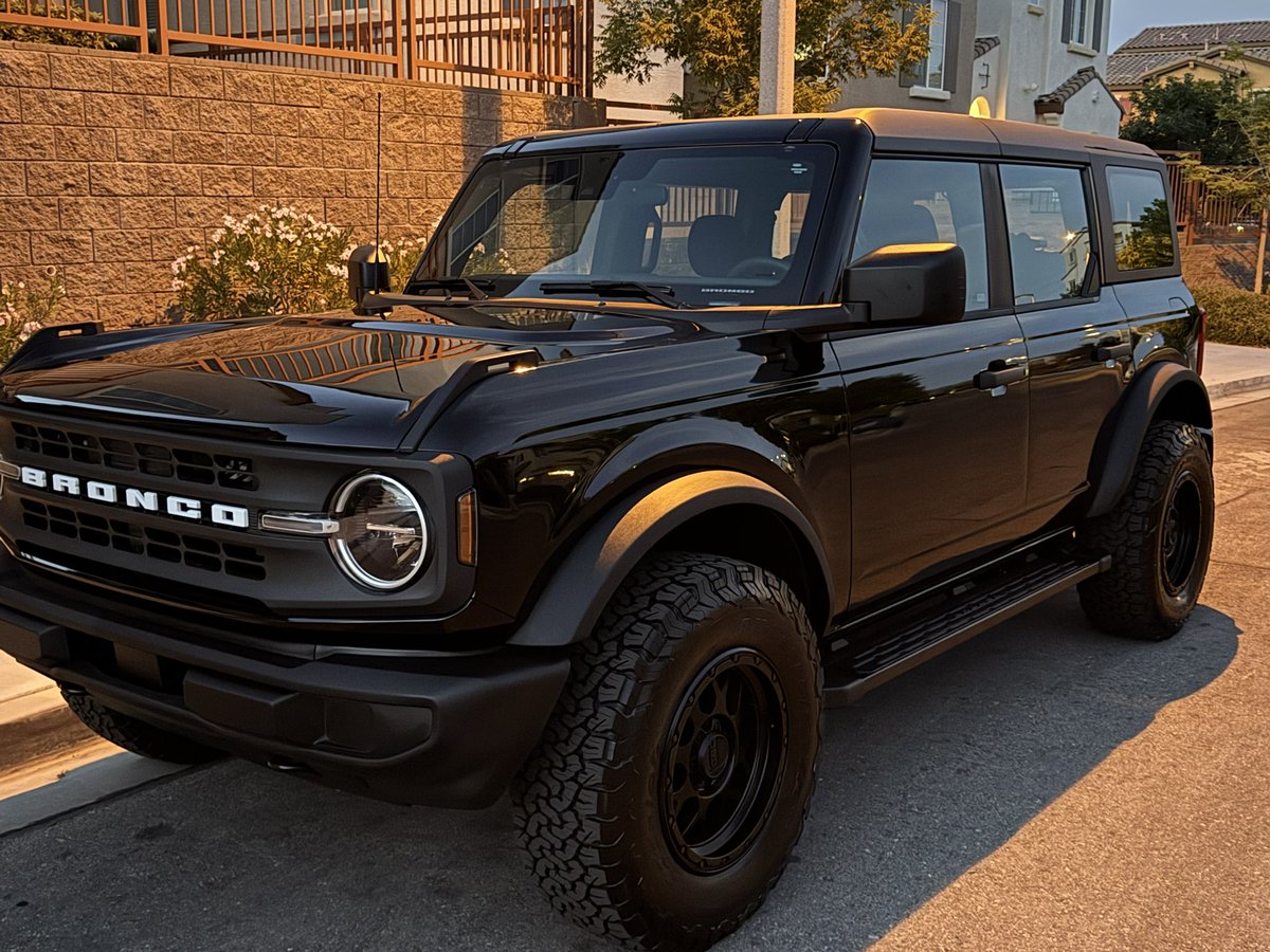 Impulse buy of the day! Apparently, everyone in Los Angeles and Las Vegas drives Ford Broncos or Teslas, so I figured why not join the party! Now I'll finally fit in with the cool West Coast crowd! Love this ridiculously awesome truck! It's totally decked out! I'll probably ditch