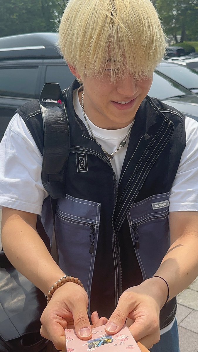 Lia81296J's tweet photo. Today I saw Jinjin the very first time with bare face and omg how can he be so handsome even bare face like 😭

#JINJIN #진진 https://t.co/BTLGw1EBuC