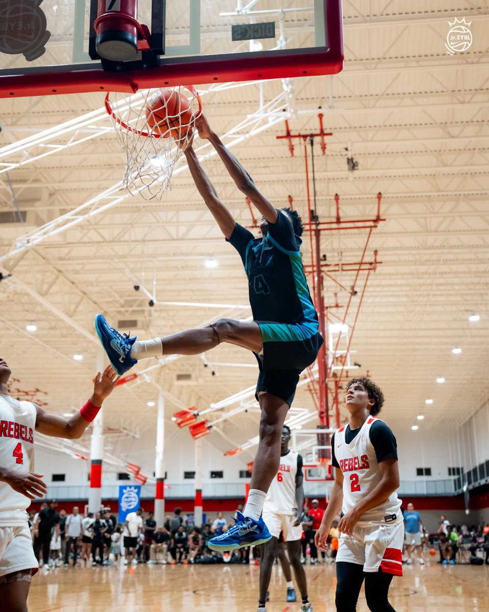 NikeEYB's tweet image. 𝗗𝗮𝘆 𝗢𝗻𝗲 ☀️ 🌴

Run it back tomorrow. 

#JrEYBL | #GameTalks