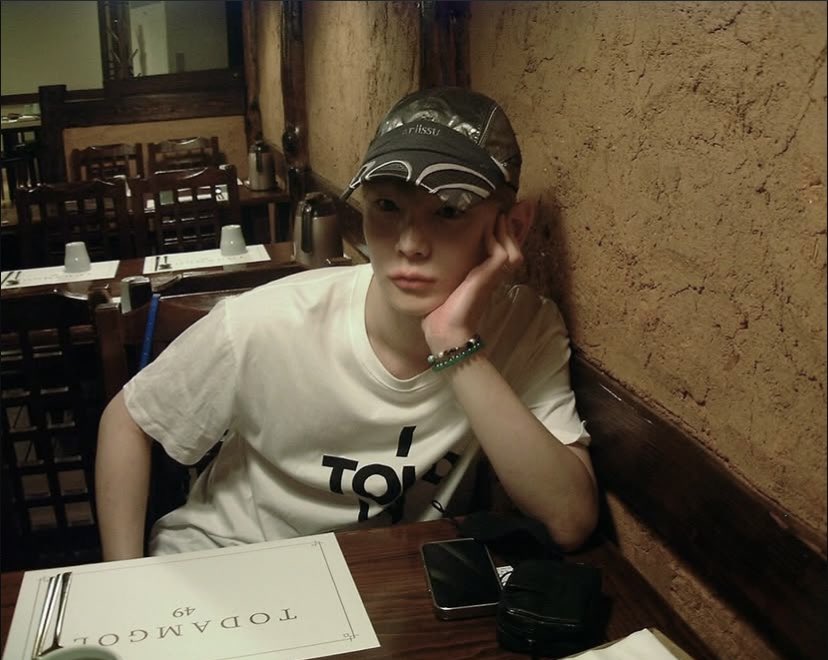 SHINeeFiveBR's tweet photo. [FOTO] 31.05.2025 - #Key em seu Instagram 
#KEYSTAGRAM

“Cuidado com o resfriado de verão”

[Créditos: bumkeyk] https://t.co/EnwQlsZBTV
