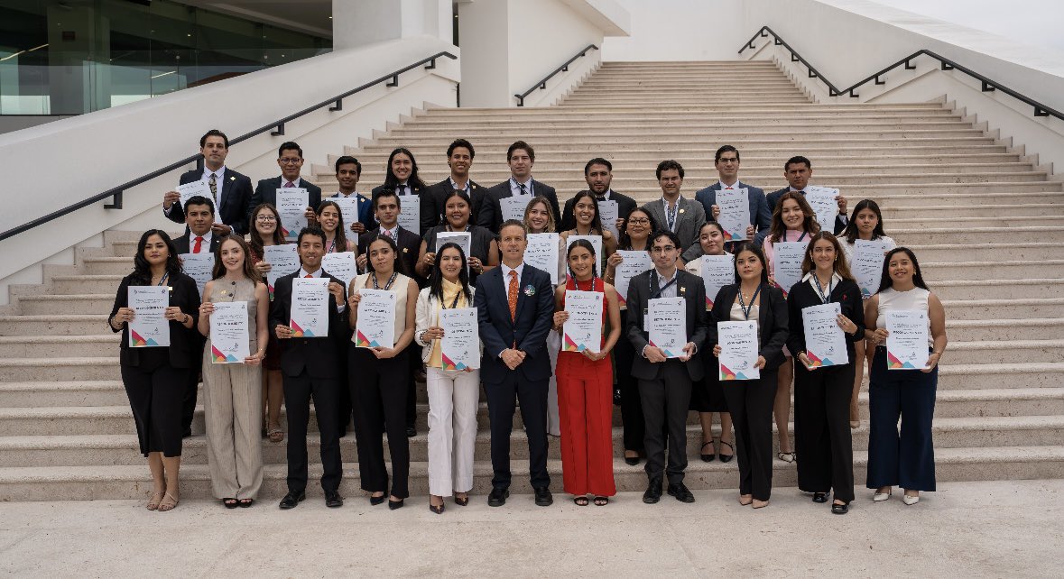 anahuacqro's tweet image. Orgullosos de ser sede del Premio CENEVAL 2025 🎓
483 galardonados pertenecen a la Red Anáhuac y 128 son parte de nuestro campus. ¡Este logro es suyo! Conoce más aquí 👉 linkedin.com/feed/update/ur…
#PremioCENEVAL #ExcelenciaEGEL #OrgulloAnáhuac #SomosAnáhuac