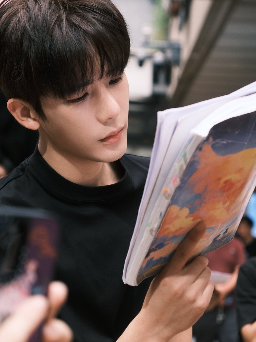 wanganyu_gfc's tweet photo. [05.31.2025] #WangAnyu Studio Weibo Update

Lu Cao’s Qingyi Journal is being updated 🥳
The hardworking boss Wang Anyu wishes everyone a Happy Dragon Boat Festival!

🔗https://t.co/205zxCw0hz

#王安宇 #หวังอันอวี่ #왕안우 #vuonganvu #ワンアンユー https://t.co/qzCR59riKz