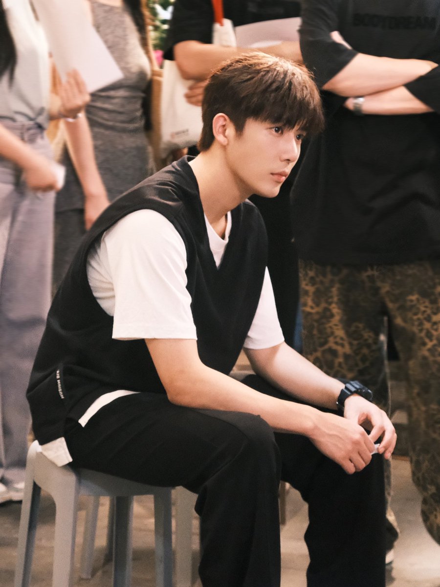 wanganyu_gfc's tweet photo. [05.31.2025] #WangAnyu Studio Weibo Update

Lu Cao’s Qingyi Journal is being updated 🥳
The hardworking boss Wang Anyu wishes everyone a Happy Dragon Boat Festival!

🔗https://t.co/205zxCw0hz

#王安宇 #หวังอันอวี่ #왕안우 #vuonganvu #ワンアンユー https://t.co/qzCR59riKz