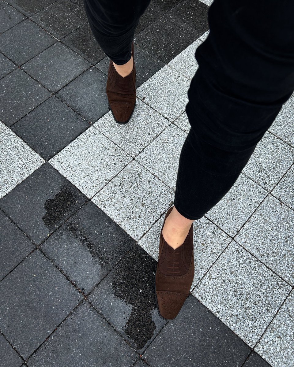 🚶‍♂️☂️🌊🏢