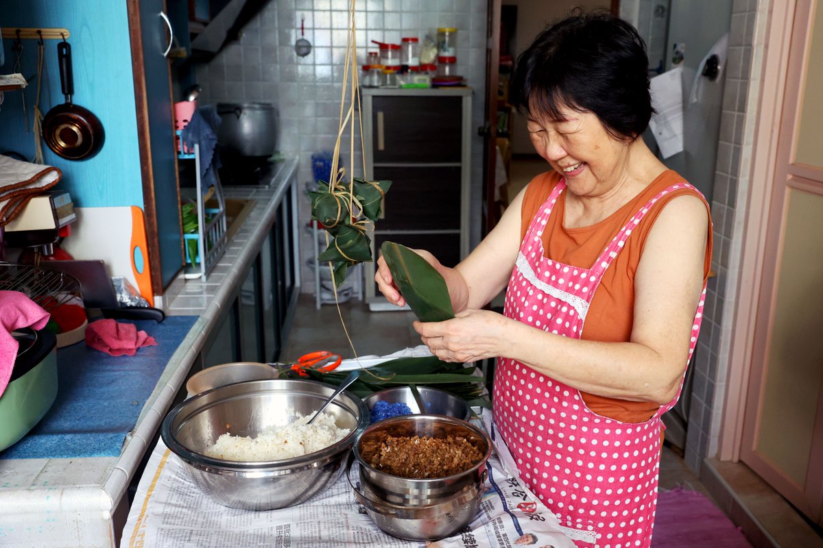 Today is the Dragon Boat Festival, or 端午节. In Singapore, we hold dragon boat races and eat glutinous rice dumplings too. I hope you get to enjoy some zongzi or bak chang today, but do remember to eat in moderation! – LHL go.gov.sg/82pz35