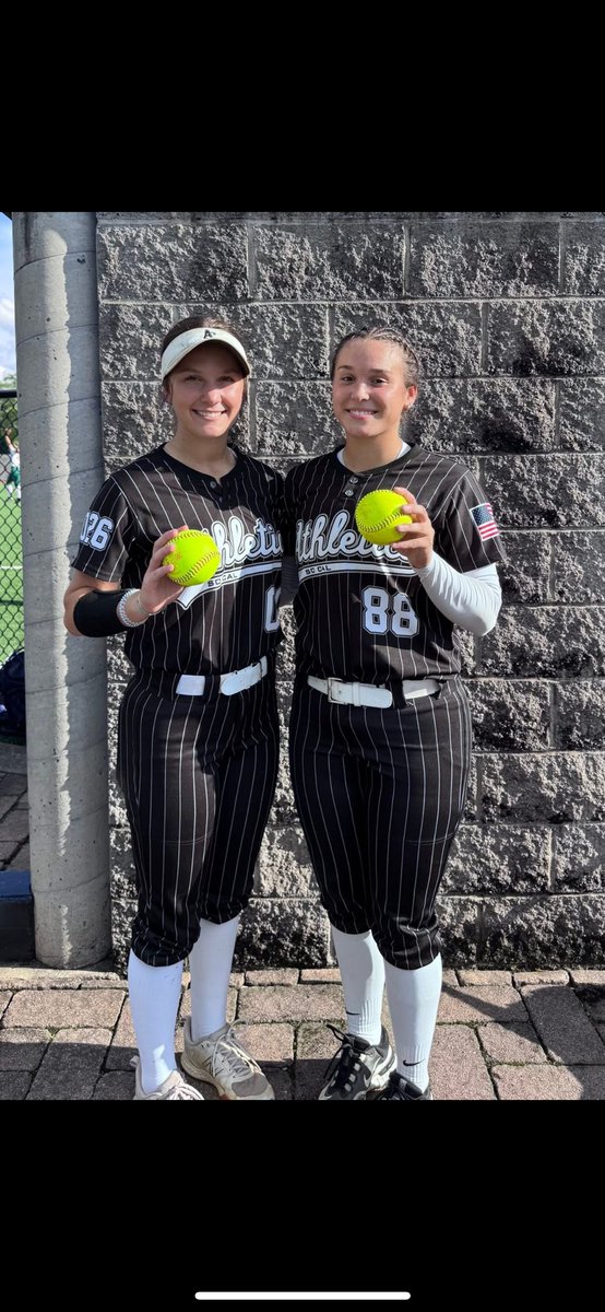 emilymaddox00's tweet photo. 💣💣 with @AliviaHarris88!! Gooood start to summer🤗 @SoCalKennedy26 @SouthAlabamaSB https://t.co/JBqt0R4Pbw