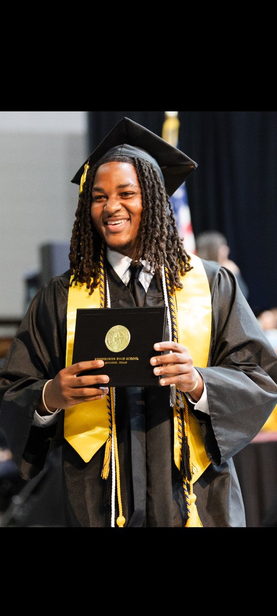 BuddysShavedIce's tweet photo. My Jordan had a good time as he graduated last night. Job well done son! https://t.co/6b5XI6FGY0