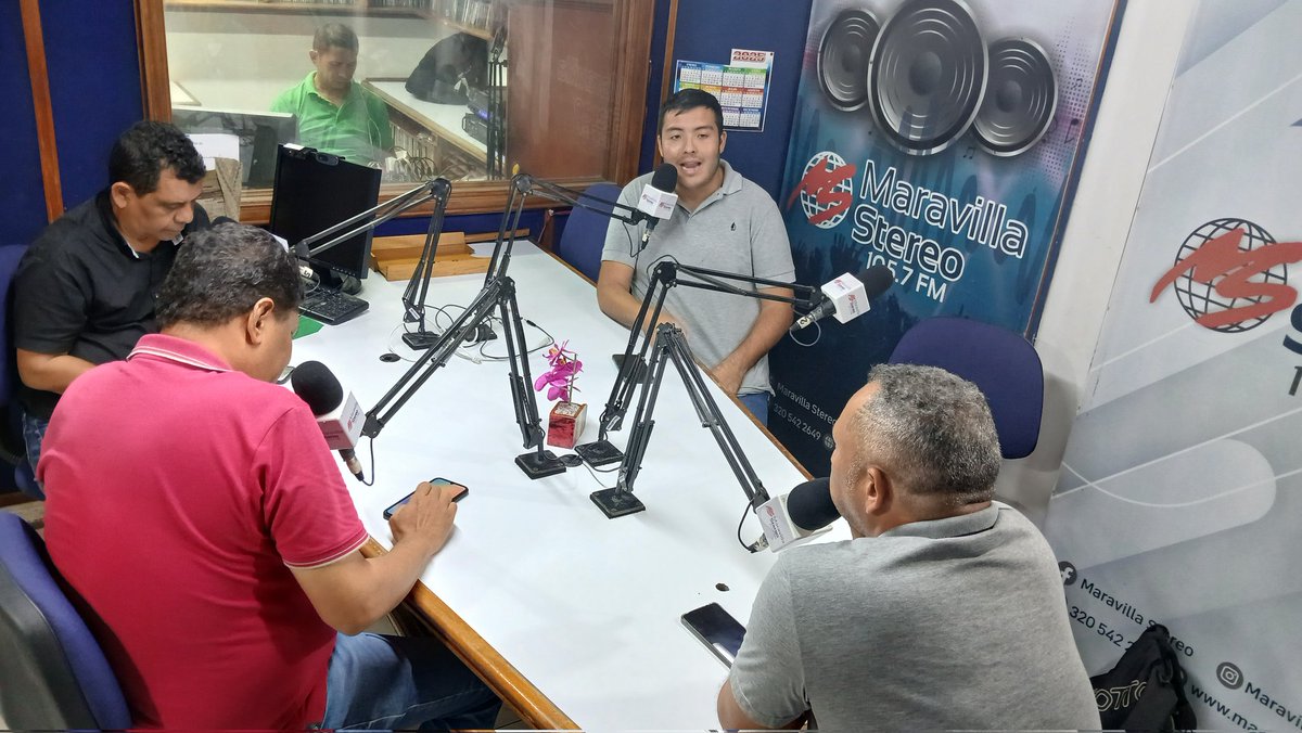 FulldeportesC's tweet photo. 🗣️⚽ Siempre es grato compartir y hablar del deporte con grandes colegas. Como ya es costrumbre lo viernes en nuestro programa ‘Siempre en Jugada’ en @MaravillaSt1057 tuvimos como invitado al periodista @castilloedi. https://t.co/Zmos5zbtor
