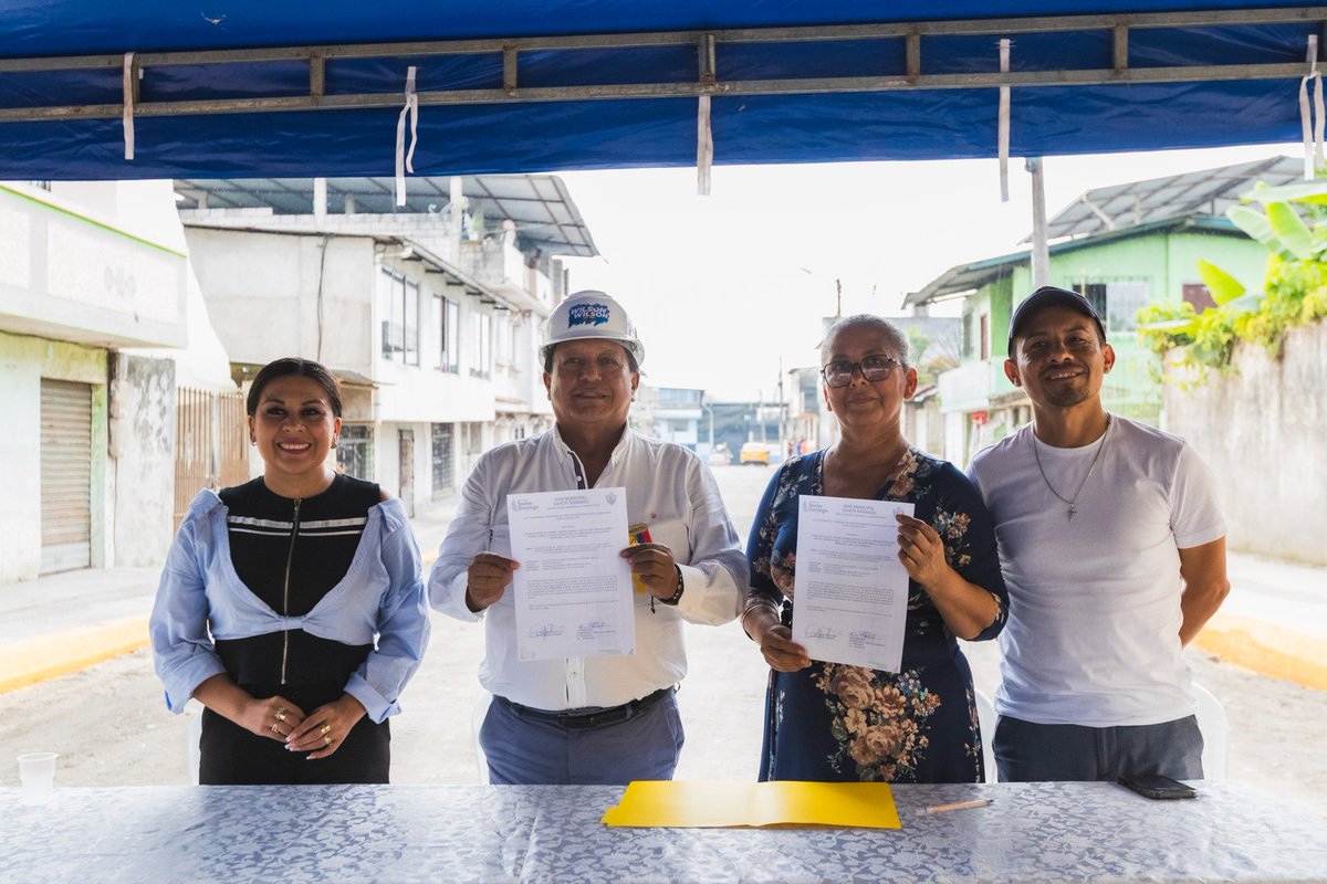WilsonErazo_SD's tweet image. #ProgresoParaTodos | Acabamos de entregar a los vecinos de la Urb. Los Laureles, las aceras y bordillos de la calle José María Velasco Ibarra. Una obra de gran importancia para la comunidad. 🚧💪 

Pero esto no se detiene aquí, pronto, el asfaltado de su calle será una realidad.