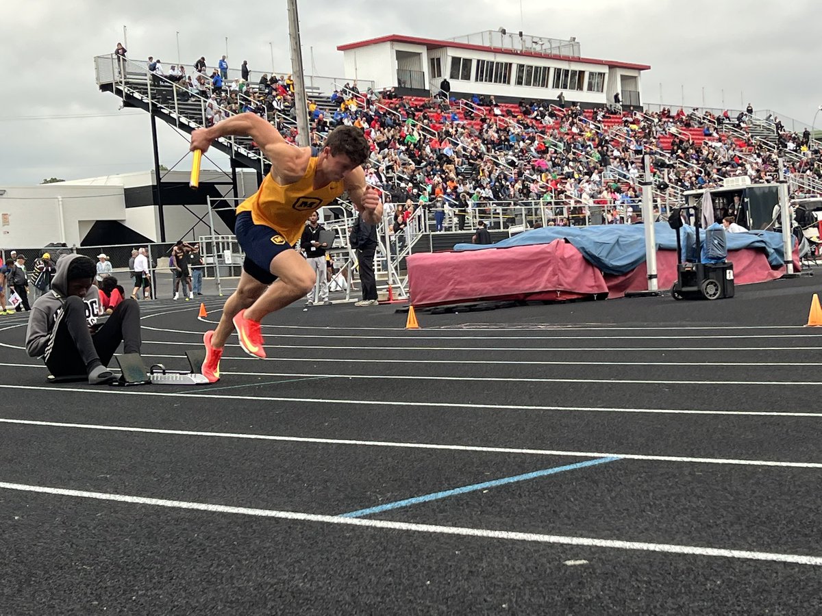 CoachFrankRusso's tweet photo. 🚨Regional Championship 4x200M Relay @MoellerTrack finishes 5th advancing to next week’s STATE CHAMPIONSHIP with an AT-LARGE qualifying ⏱️1:27.96💨
@MatthewFogler➡️@Landen_24Adams ➡️@Butler_J21 ➡️@Barry__Gavin 💨🔥 https://t.co/0tDSS6FE7n