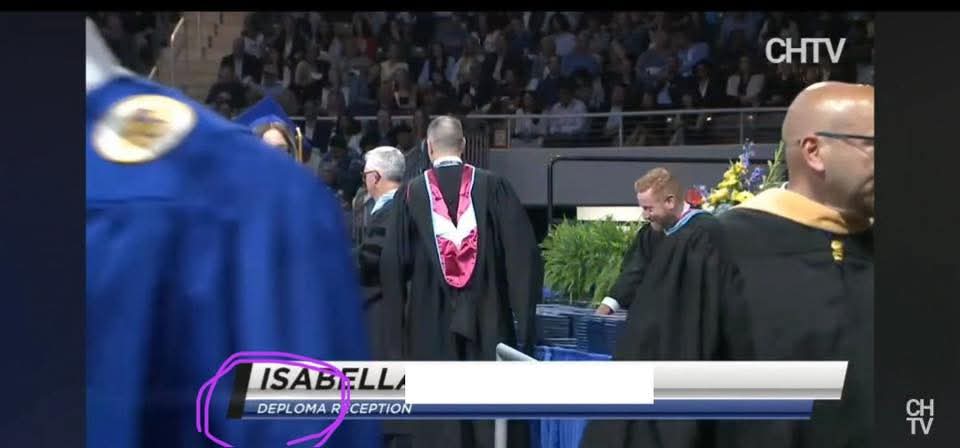 IndySpanglish's tweet photo. #iBullShitYouNot 

Carmel's graduation ceremony 👀 https://t.co/cphaJsnzz5