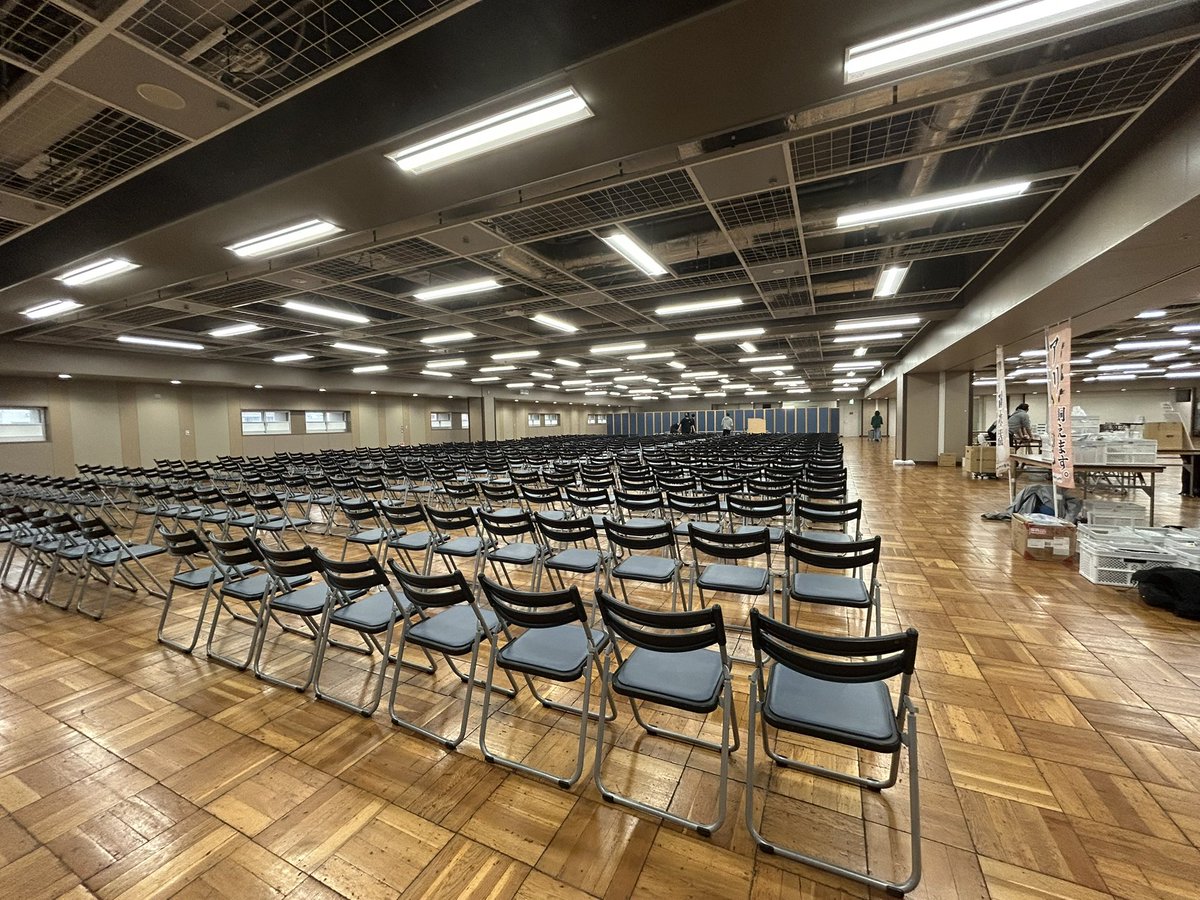 bug_fes's tweet photo. 【ご案内】
ステージ観覧エリアは、すべて椅子席に変更いたしました！

立ち見はなくなり、前方にはお子様が座りやすい配置となっております。

どなたでも見やすく、快適にお楽しみいただけます！ https://t.co/fkvSzvt8yB