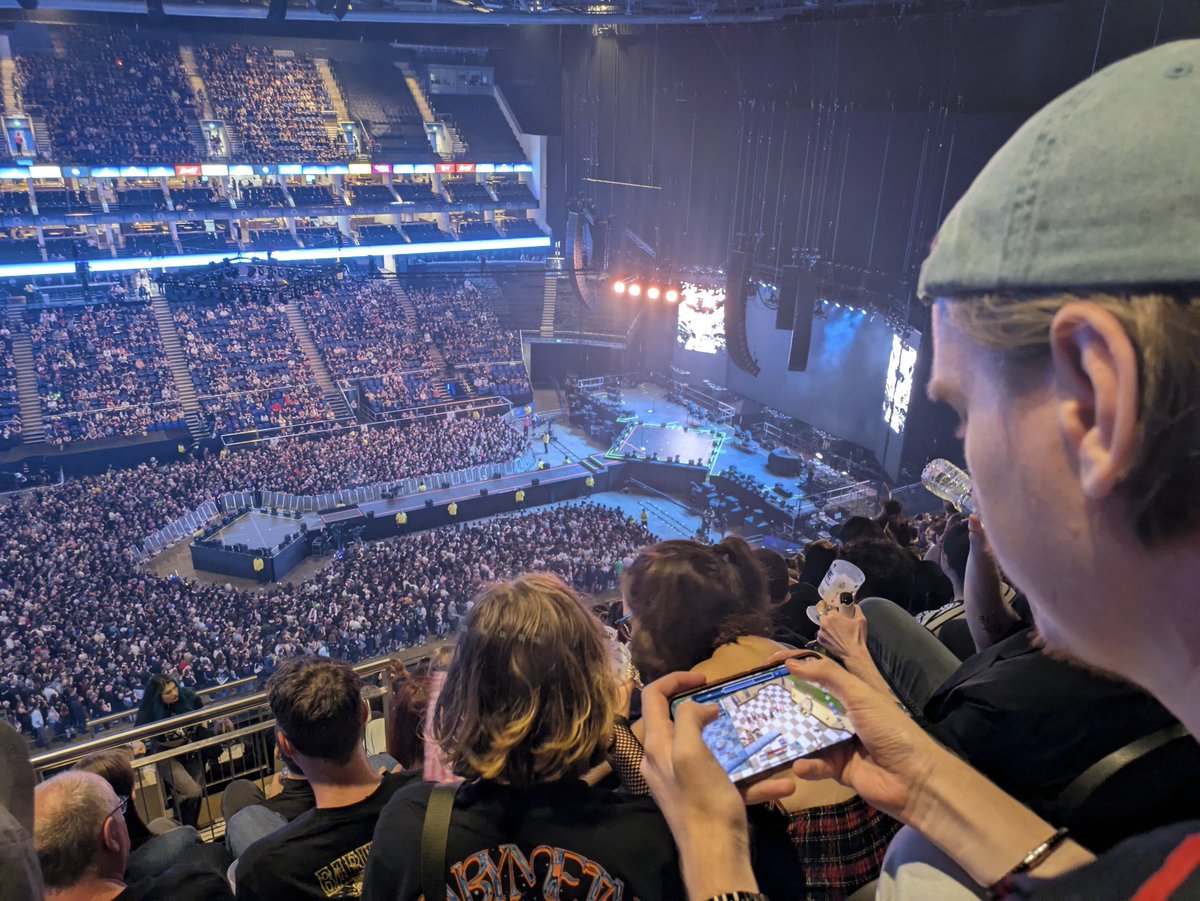 ShakeyIM tweet media