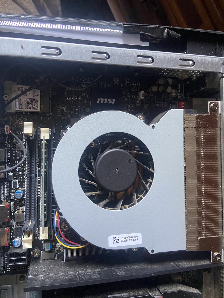 POISON_4000's tweet photo. El antes y el después de que una mini PC pase por mis manos para hacer mantenimiento👍💪🏻 https://t.co/dbFy5wT70p