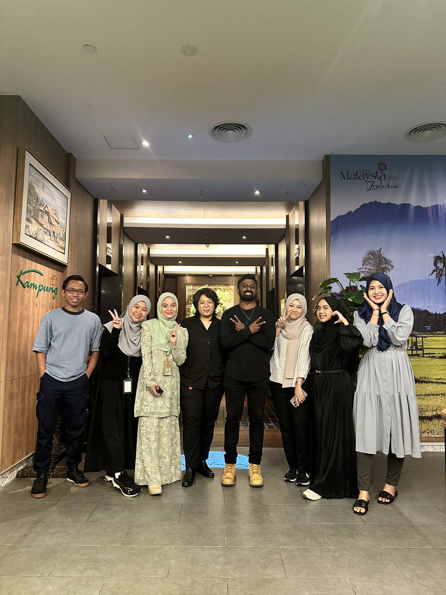 ItsMiera's tweet photo. Hallu from Malaysia market team 🤭✌️ 
*tak cukup quorum🤣

#DinnerOffice 💕
#work 🤓 https://t.co/JjOJTAI09v