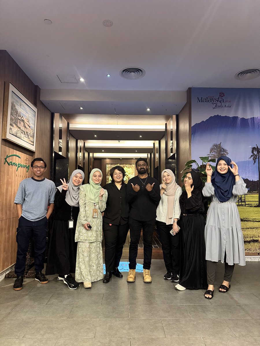 ItsMiera's tweet photo. Hallu from Malaysia market team 🤭✌️ 
*tak cukup quorum🤣

#DinnerOffice 💕
#work 🤓 https://t.co/JjOJTAI09v