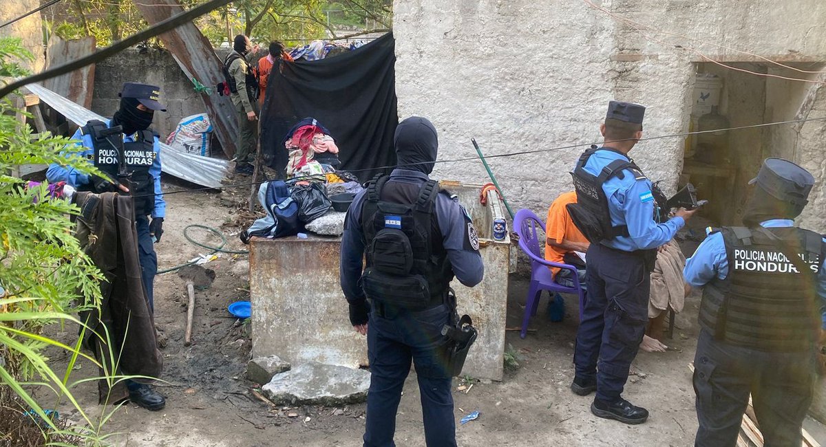 #OperaciónNacionalV Unidad Fiscal Contra el Microtráfico de Drogas realiza allanamiento de morada en aldea los Naranjos de Santa Rosa de Copán en busca de armas y drogas