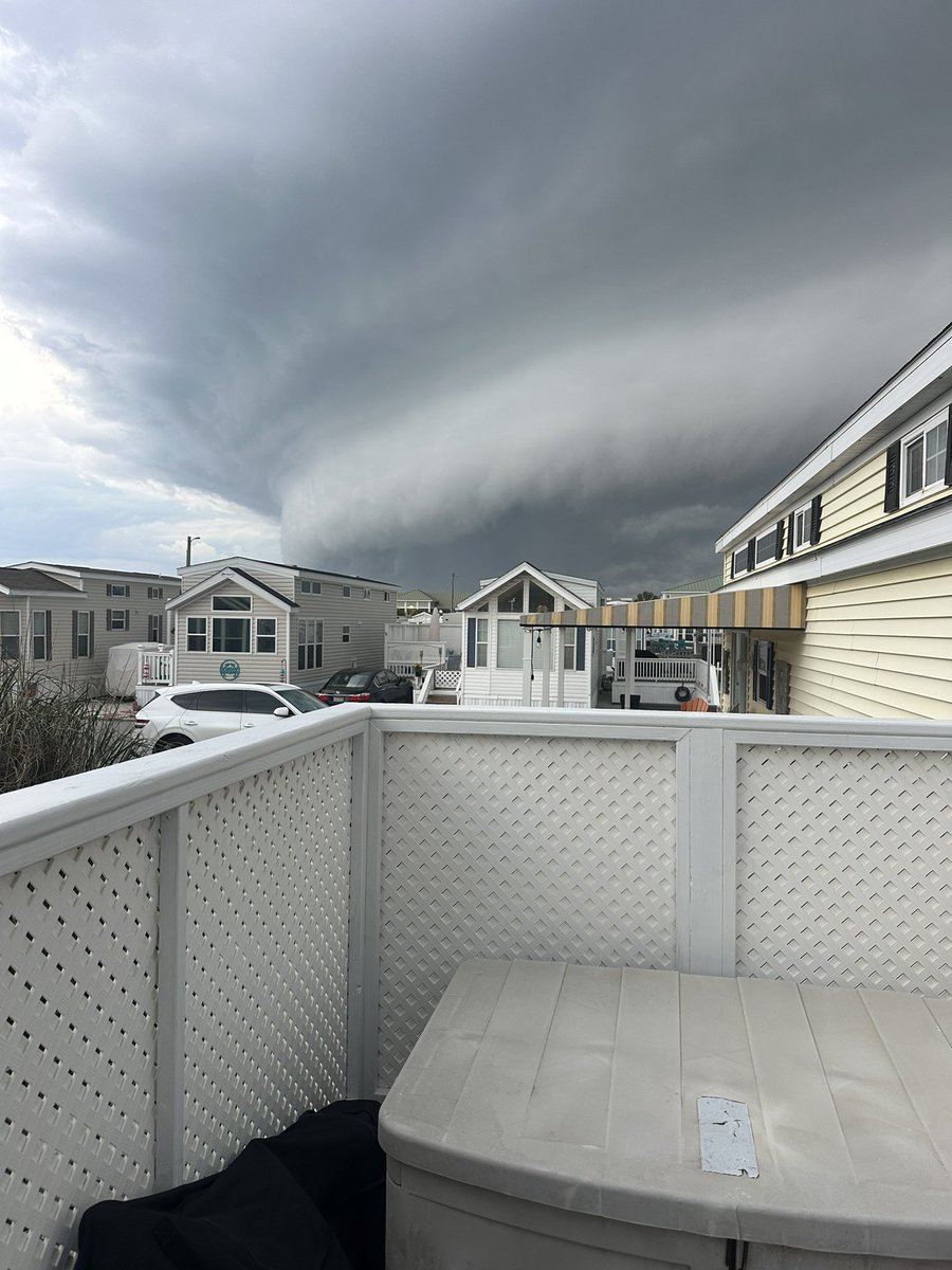 JoshPrivette's tweet image. Emerald Isle, NC 5/30/25 7:40pm @WITN