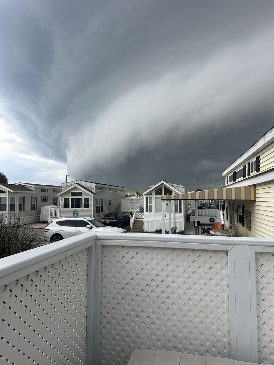 JoshPrivette's tweet image. Emerald Isle, NC 5/30/25 7:40pm @WITN