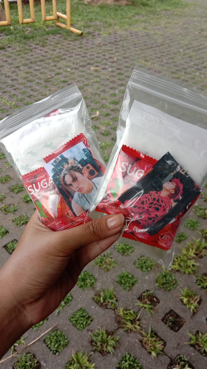 ellaaa_cullen's tweet photo. Sino kaya ang maswerteng makakakuha ng official TM photocards ni Josh at Stell sa freebies namin na napkin for all?
Random po ang pagbibigay ☺️

kitakits mga kaps🍎🙌
strictly 1:1

@SB19Official #SB19
#SaWWorldTourPH https://t.co/s2rAZnpuGf