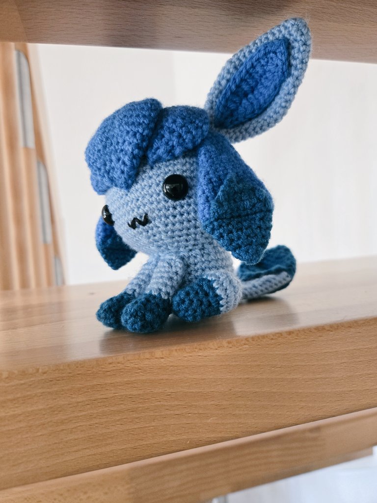 Teil 3 meiner Eveelution-Häkelreihe:
Glaziola! 💙🧊
Ich liiiiiiiieeeeeebeeeeeeee es!!!
Wer hätte gedacht, dass Eis so süß sein kann? ❄️✨

Pattern by VinCrafty