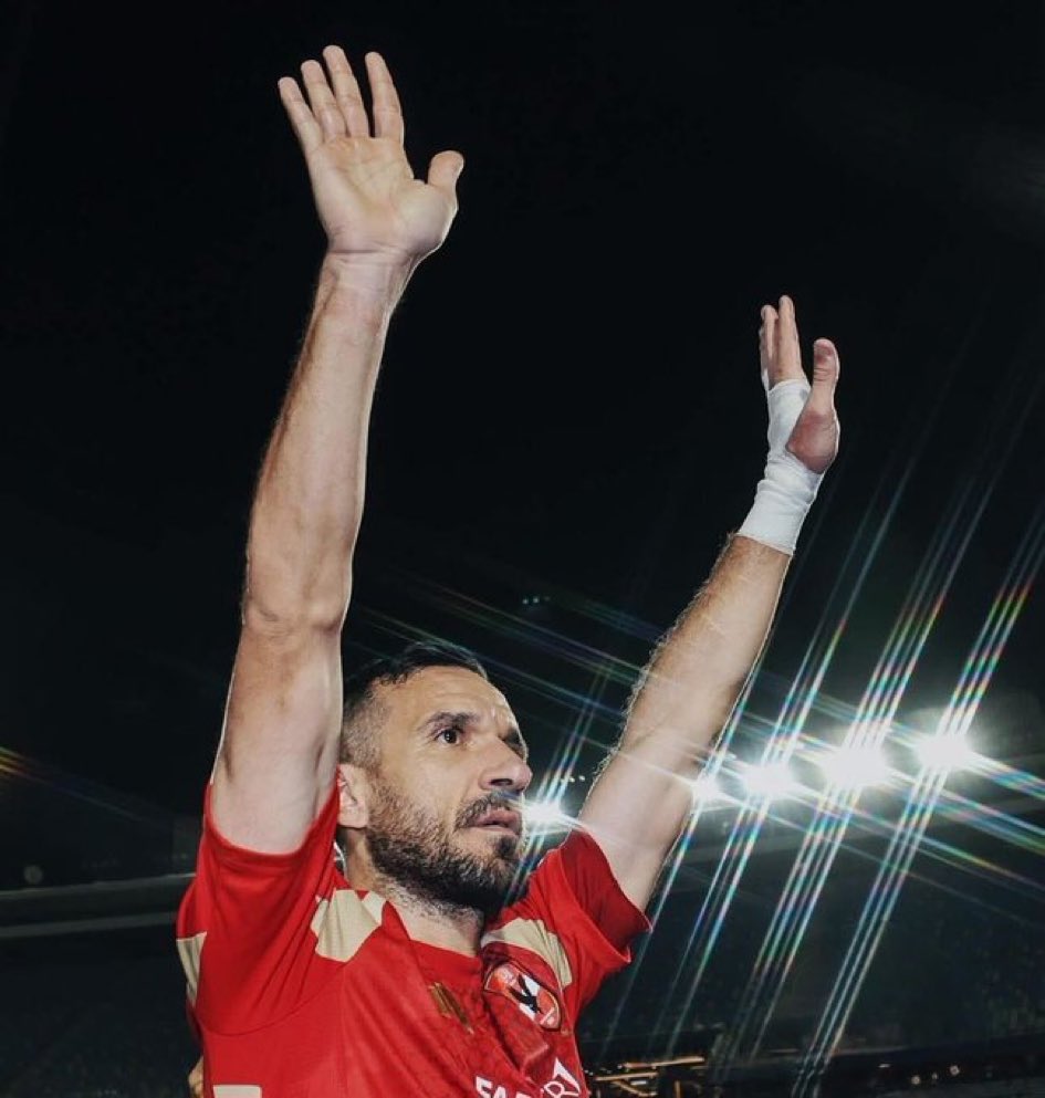 لا #معلول لا .. طيب فرحتونا ليه و قلتوا جددتوا له له سنه كمان ؟ طيب جرب يلعب؟ طيب كان راح امريكا مع الفريق ..هو ايه وجع القلب ده على آخر الليل 
#رحيل_معلول 
#الاهلي