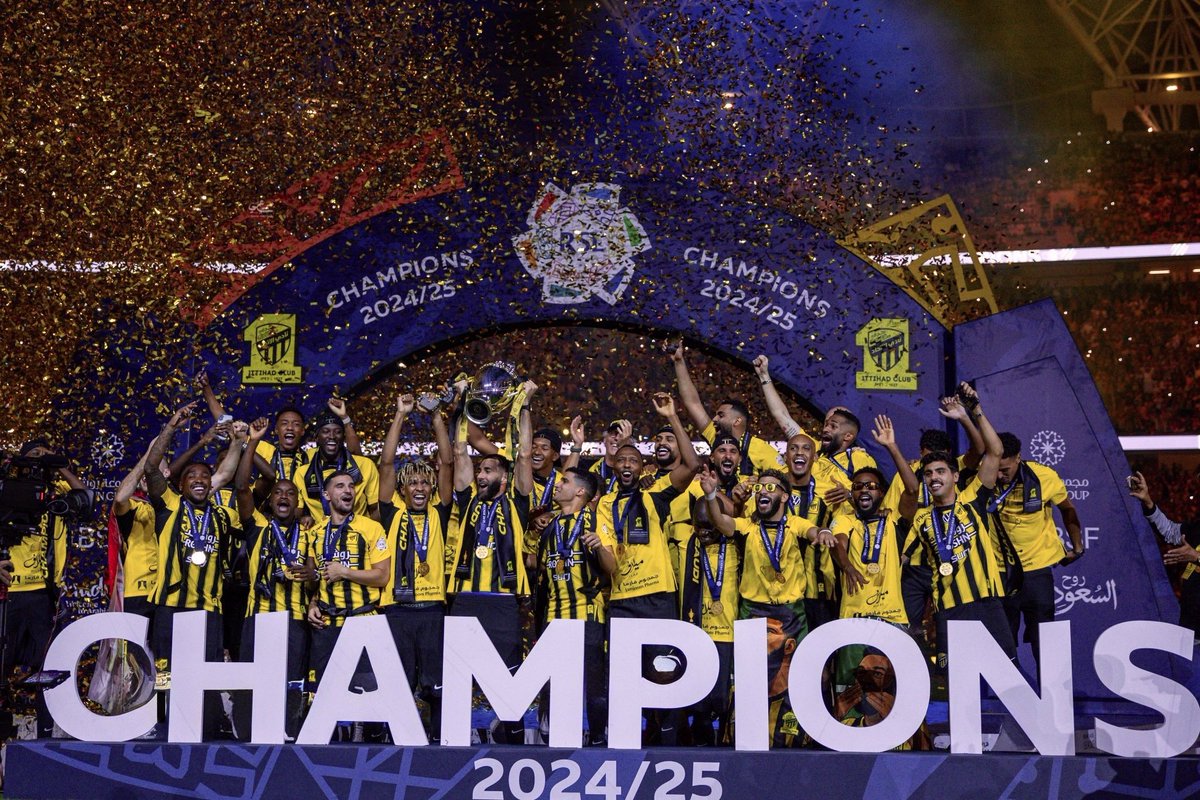 اذا كان عوضك ناديك كذا تكون فرحتك 🏆💛❤️.
#الاتحاد 
#LFC