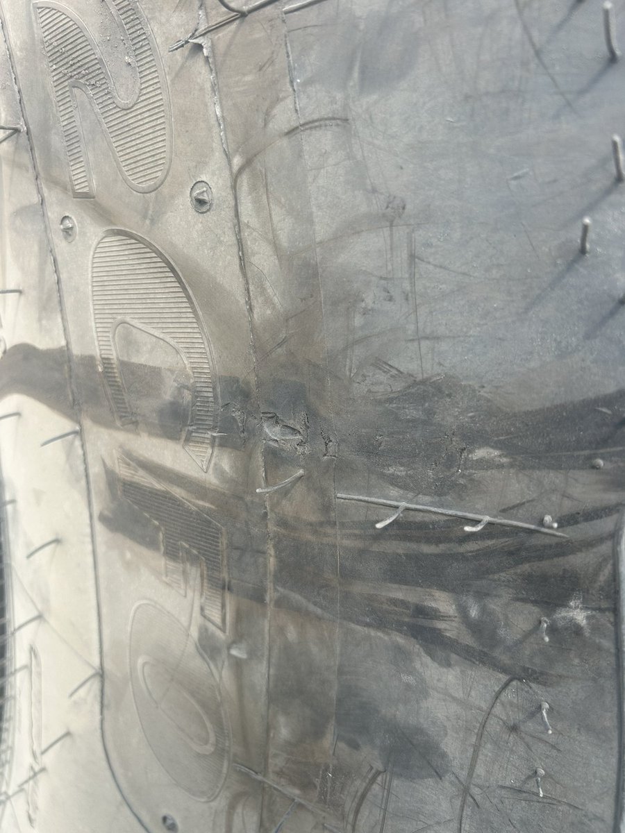 So anybody else with BG 91300 carts blowing tires. Thought we were slicing the sidewalls but now it looks like they are letting go themselves. 3rd 1 for the season today on a new cart. #AgTwitter