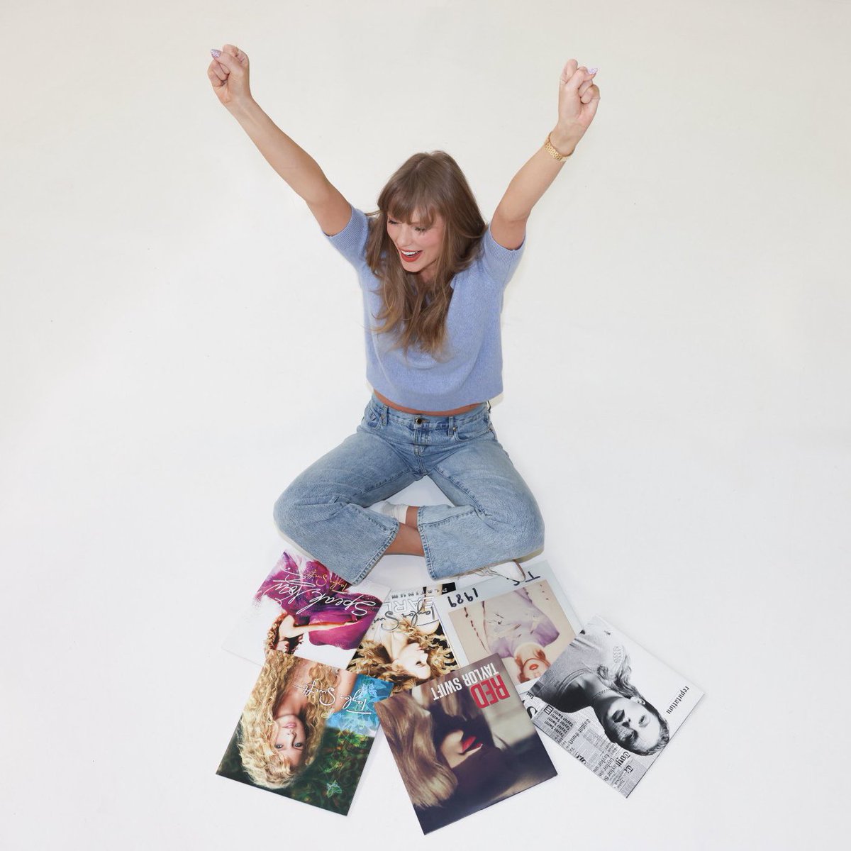ClareAnne (@clareangels13) on Twitter photo THEY'RE FINALLY BACK TO WHERE THEY BELONG! HER MASTER RECORDINGS OF THE FIRST 6 ALBUMS ARE FINALLY HERS!
Best news in Swiftieland since the folklore announcement, so happy for you bestie <a href="/taylorswift13/">Taylor Swift</a> now i can go back to streaming the OG versions too THEY'RE FINALLY BACK TO WHERE THEY BELONG! HER MASTER RECORDINGS OF THE FIRST 6 ALBUMS ARE FINALLY HERS!
Best news in Swiftieland since the folklore announcement, so happy for you bestie <a href="/taylorswift13/">Taylor Swift</a> now i can go back to streaming the OG versions too
