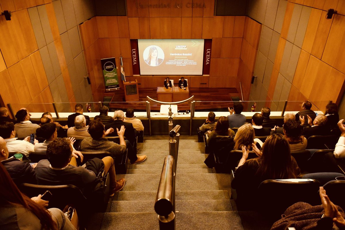 El pasado miércoles 28 de mayo tuve el privilegio de participar como oradora en el evento de <a href="/UNEPP_AR/">UNEPP - Emprendedores, Pymes y Productores</a> en UCEMA. Una noche donde las ideas de libertad, productividad y futuro resonaron con fuerza entre empresarios, emprendedores y productores de todo el país.

Hablamos de
