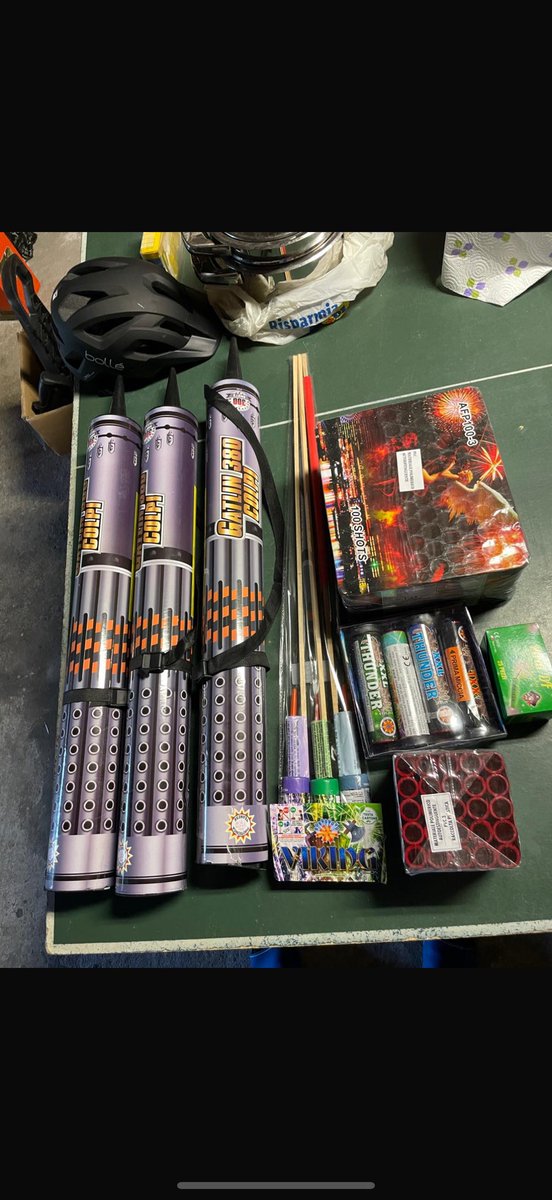 DOBBIAMO DOBBIAMO FARE UNA FESTA DOVE MILANO LA VEDONO DAI SATELLITI COME UNA PALLA DI PLUTONIO CIRCONDATA DA TORCE E BOTTIGLIE DI CHAMPAGNE!

VINCEREEEEEE!

PSG MERDA!!!!