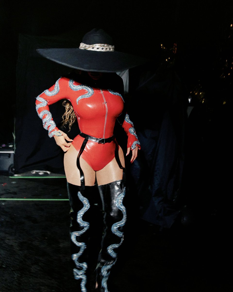 beyonceaccess's tweet image. BEYONCEEEEE 🐍