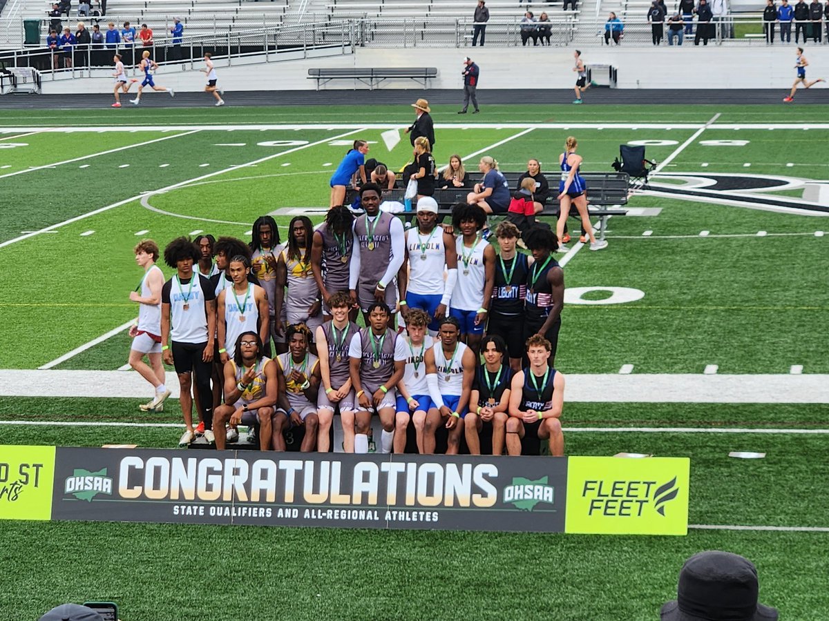 JustAJSmith's tweet image. The Hilliard Darby 4x200 relay team just broke the 19-year school record and qualified for states next week. Love how far we've come, and also that it isn't over yet #StateBound