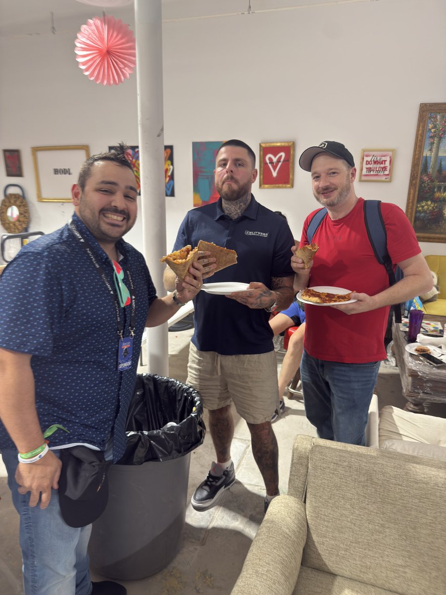 Harley Hermanson (@gl0geta) on Twitter photo Grabbed some pizza at the <a href="/CryptoClubVegas/">Bitcoin Ben's Crypto Club Vegas</a> event with the <a href="/GenzioCo/">Genzio Media 📍 Bitcoin 2025 🇺🇸</a> team <a href="/thedabatola/">Dabatola | Scott</a> <a href="/action_ceo/">Action 💬</a> 🍕 Grabbed some pizza at the <a href="/CryptoClubVegas/">Bitcoin Ben's Crypto Club Vegas</a> event with the <a href="/GenzioCo/">Genzio Media 📍 Bitcoin 2025 🇺🇸</a> team <a href="/thedabatola/">Dabatola | Scott</a> <a href="/action_ceo/">Action 💬</a> 🍕