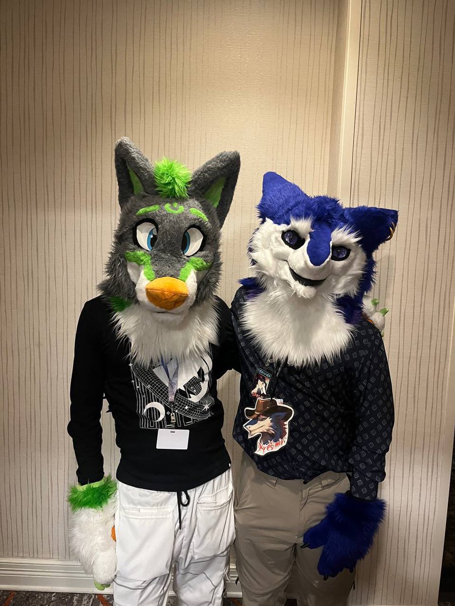 Me and my blue cheese 💙

#FursuitFriday