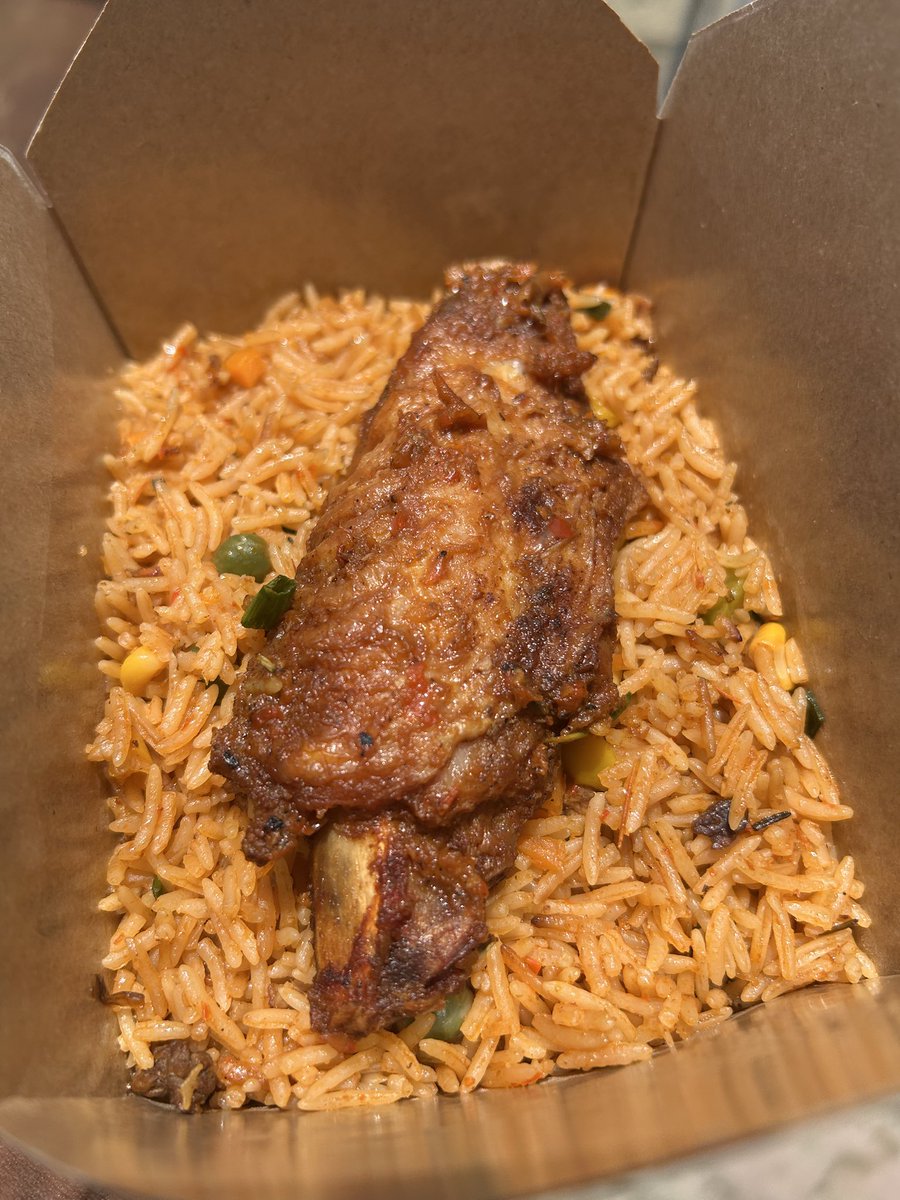 Tummie_'s tweet photo. My name is Tumininu i make great rice meals and pasta in Lagos,Nigeria 
cc @Acechow_ https://t.co/GARYagE509