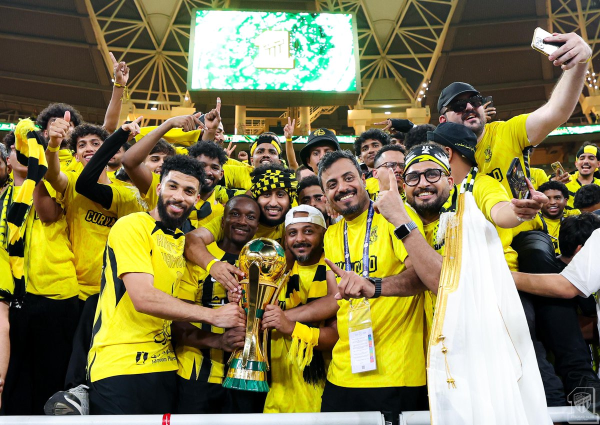 الكأس أهو جالك بيد أبطالك 🏆🏆💛
#أغلى_الكؤوس