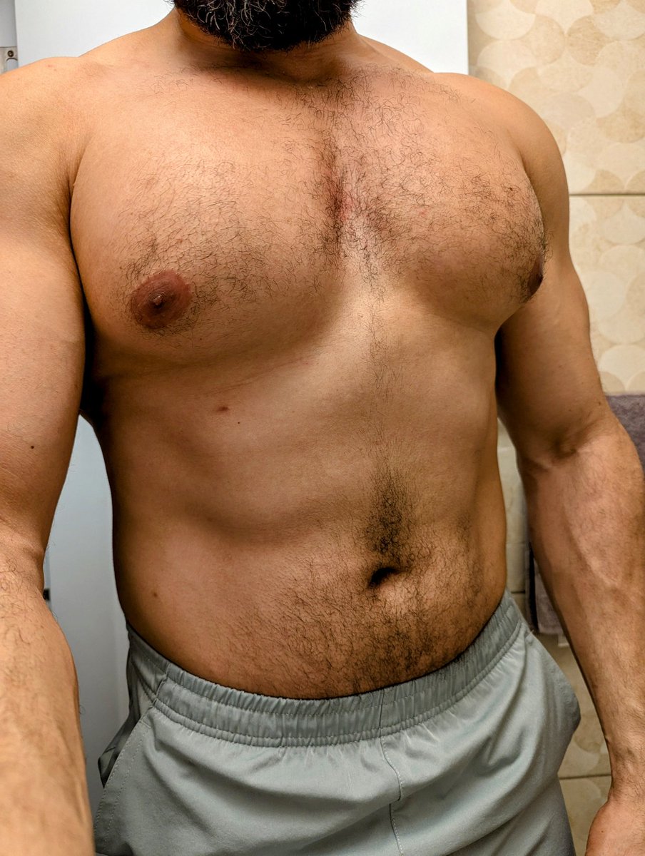 Para <a href="/GuevoBoy/">Guevo Dominicano™ 🇩🇴</a> dime cuál teta quieres para reservartela 😄