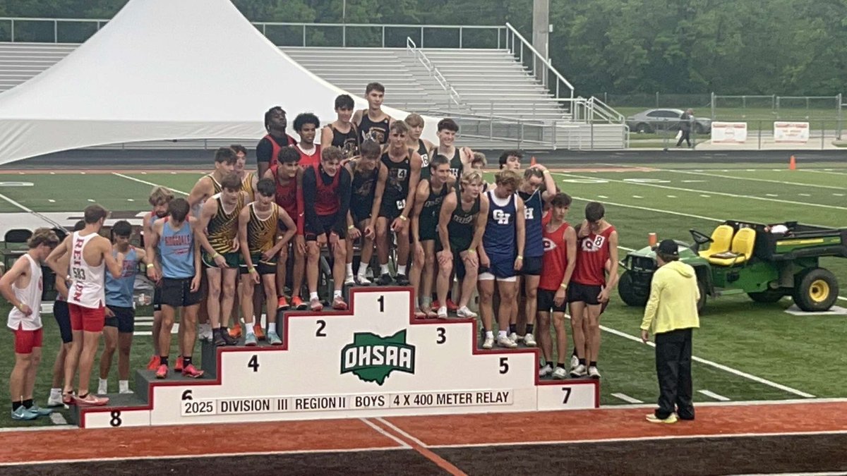 Raekwonpettigr2's tweet image. After the regional finals meet. I qualified for states in the 4x400 meter relay with a split of 49.5. In the 200 meter dash I hit a pr with a time of 22.96!!
